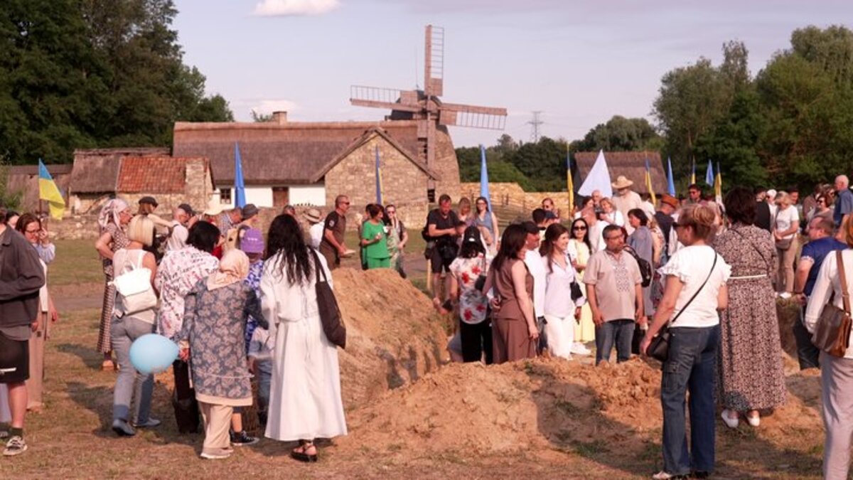 У Пирогові заклали фундамент “Кримськотатарської садиби”