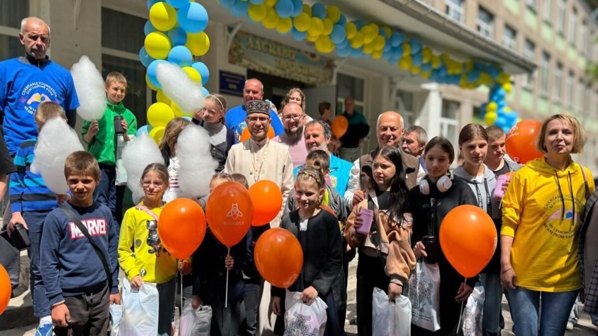Подарували дітям свято: як пройшов візит до школи “Мрія”