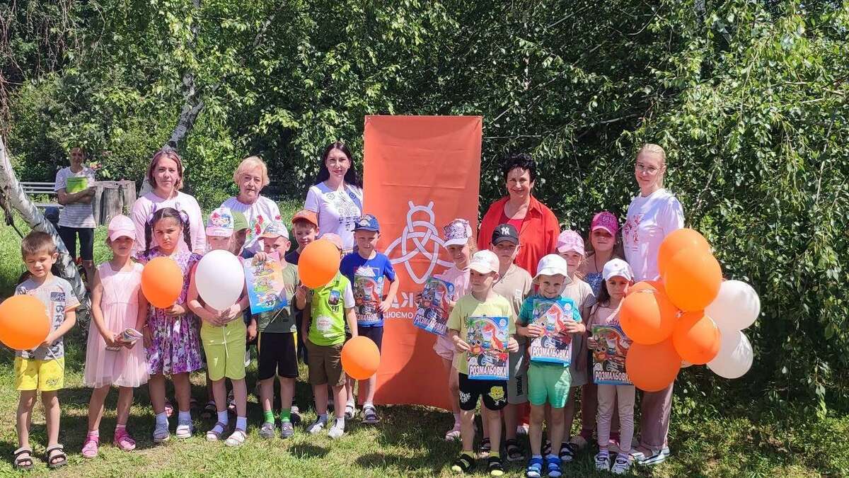 Яркий детский праздник прошел на лужайке Дома культуры поселка Карнауховка