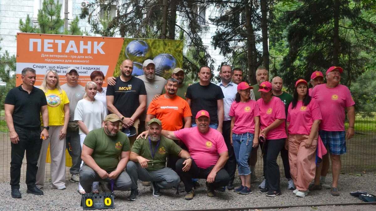 Петанк для ветеранів: у парку Кам’янського відкрили новий майданчик
