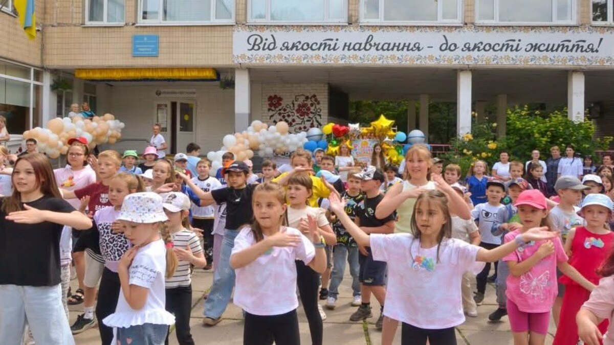Яскраві емоції та солодкі подарунки:  завершення зміни пришкільного табору у ліцеї №3