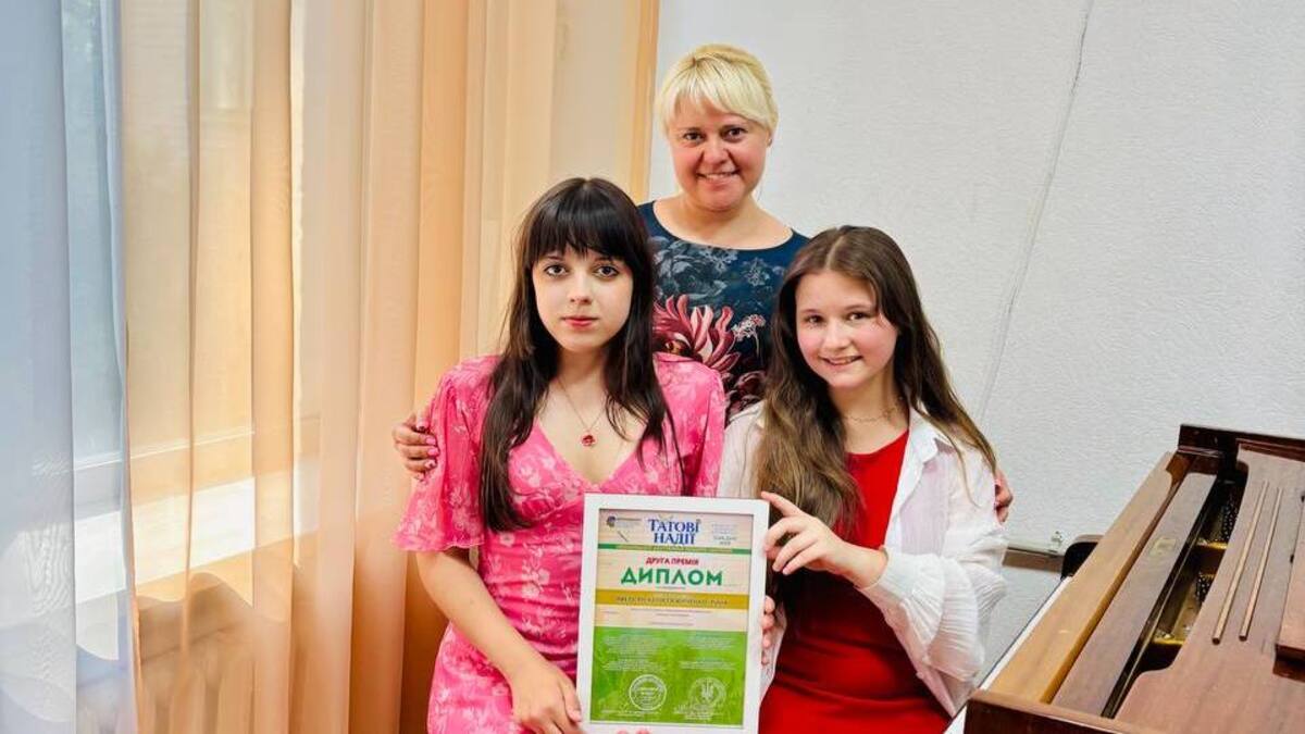 Музичне натхнення та “Татові надії”: успішний виступ дуету вихованок Кам’янської школи мистецтв №2
