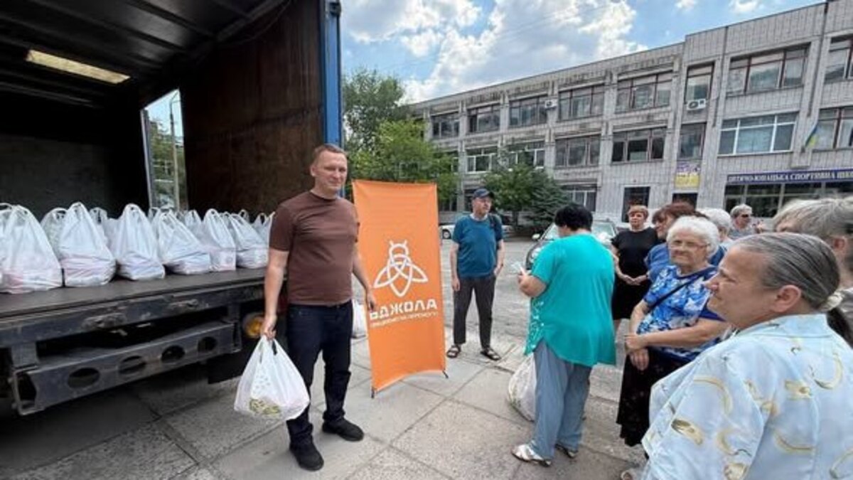 Громадська організація “Бджола” продовжує підтримувати пенсіонерів та вразливі верстви населення
