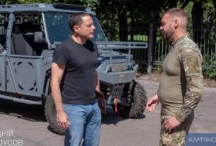 Громада Кам’янського передала на фронт новий транспорт і комплектуючі для БПЛА