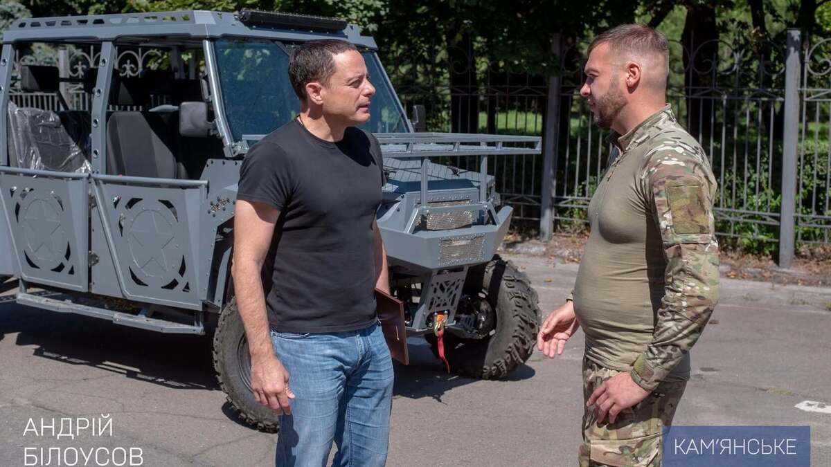 Громада Кам’янського передала на фронт новий транспорт і комплектуючі для БПЛА