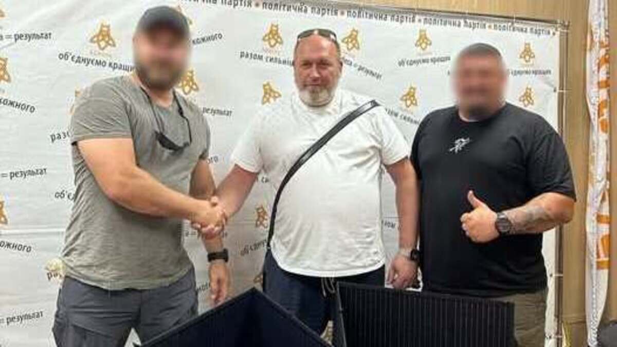 Бійці ЗСУ отримали сонячну панель від Максима Голубицького та ГО “Бджола”