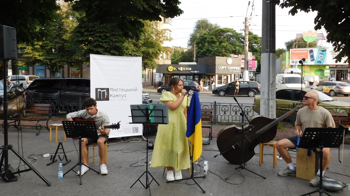 Вечір живої музики: Мистецький кампус провів благодійний концерт під відкритим небом