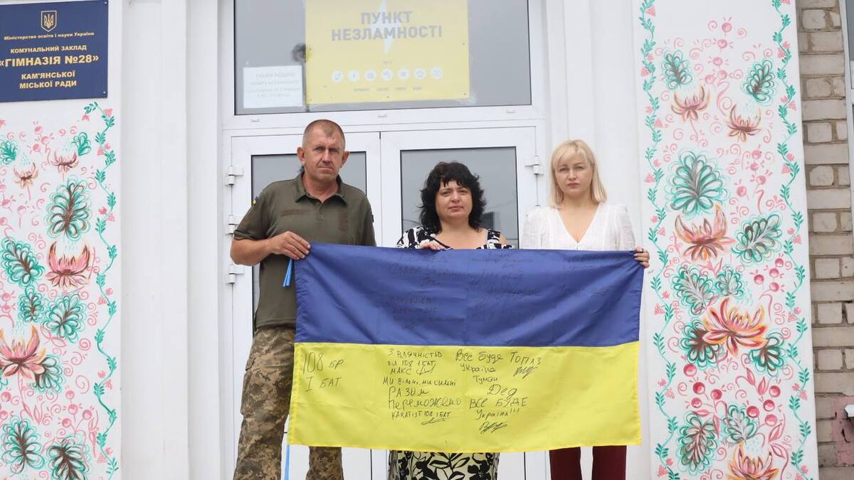 В Каменской гимназии №28 состоялась трогательная встреча с ветераном