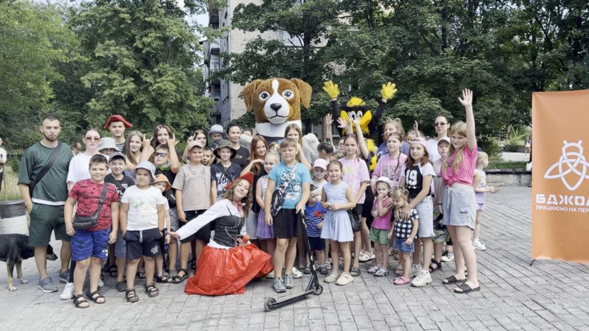Усмішки, солодка вата та пес Патрон: як пройшло родинне свято