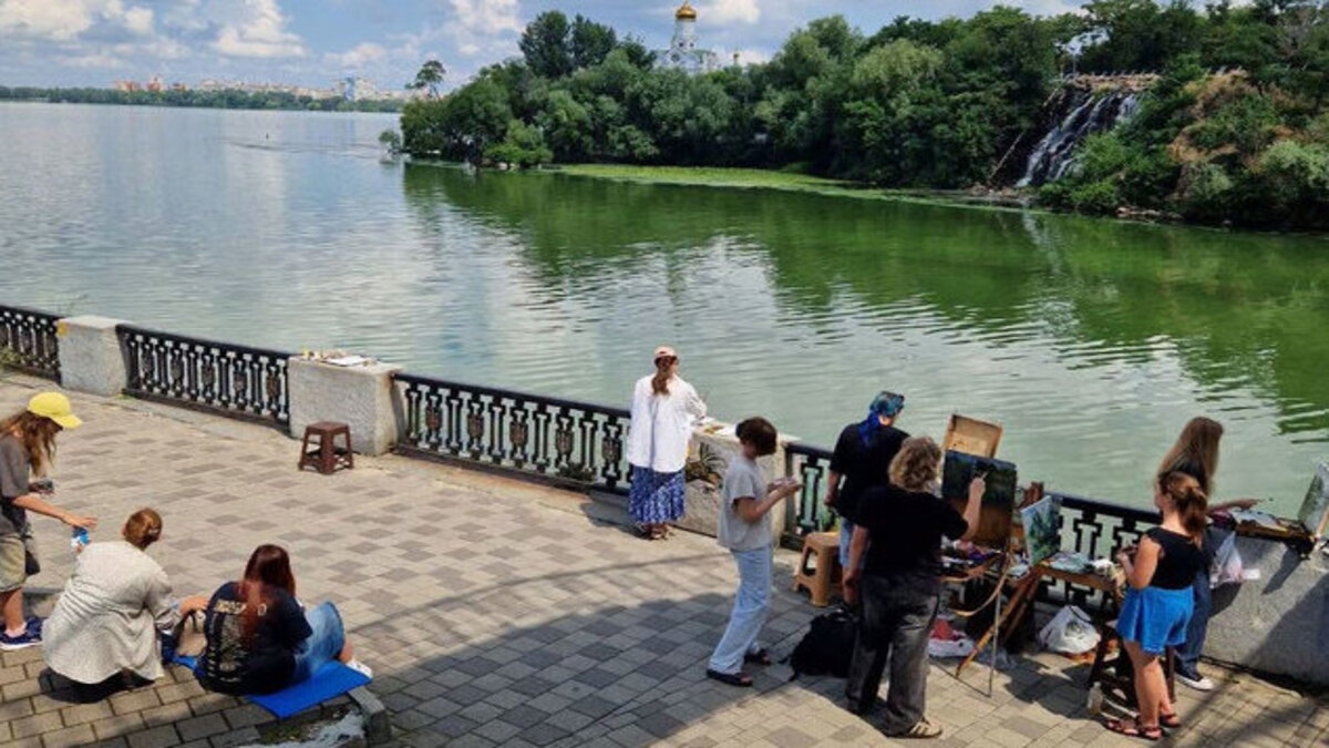 Голос Дніпровських порогів: молодь створює мистецтво просто на набережній Дніпра