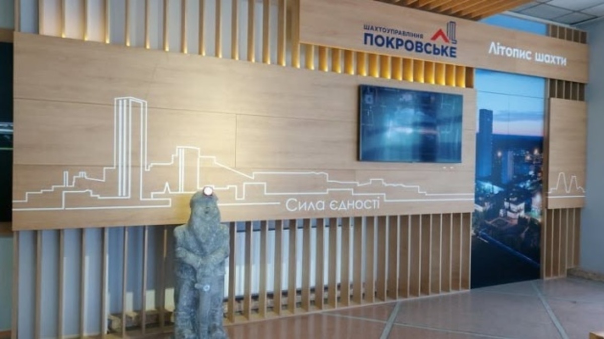 Из Покровска в Днепр эвакуировали уникальную соляную скульптуру Шубина