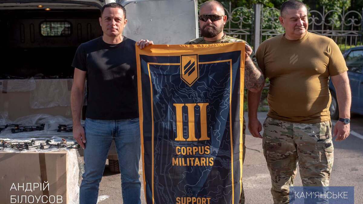 Громада Кам’янського передала нову партію FPV-дронів бійцям на фронт