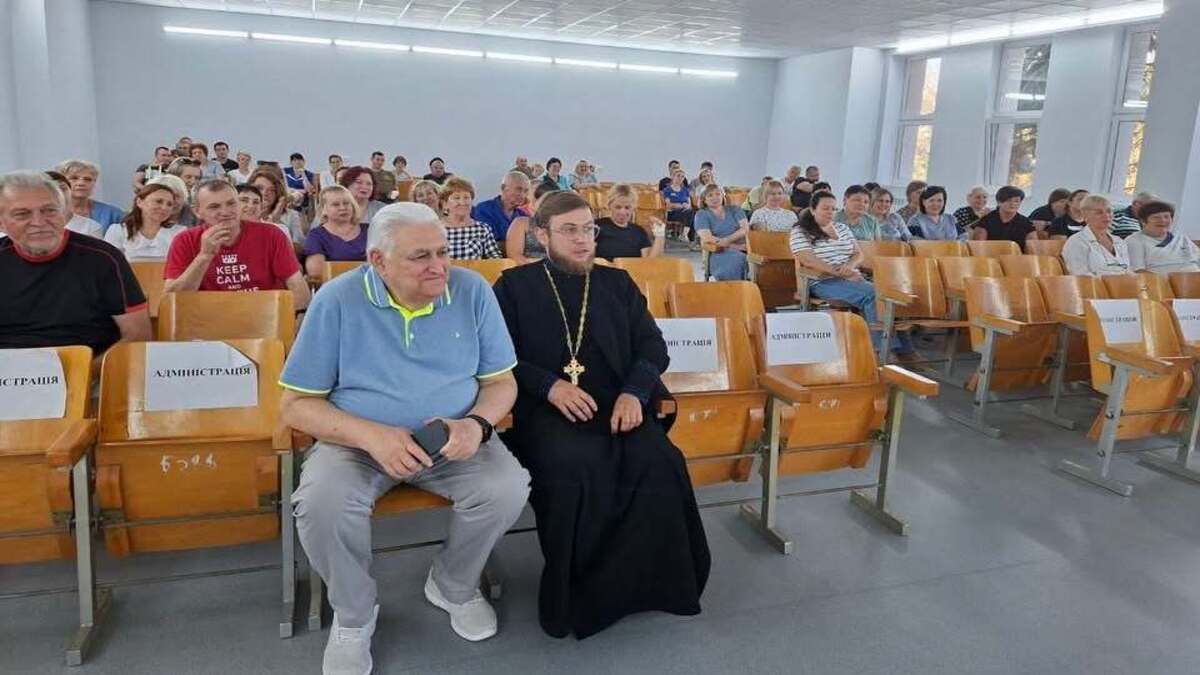 Музыка, теплые слова и гостинцы: в городской больнице устроили праздник ко Дню Независимости