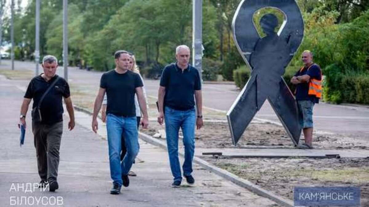 У сквері за Кіноконцертним залом  “МИР” облаштовують пам’ятний простір