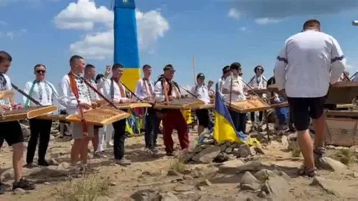На вершині Говерли під звуки цимбал вшанували пам’ять полеглих музикантів-захисників