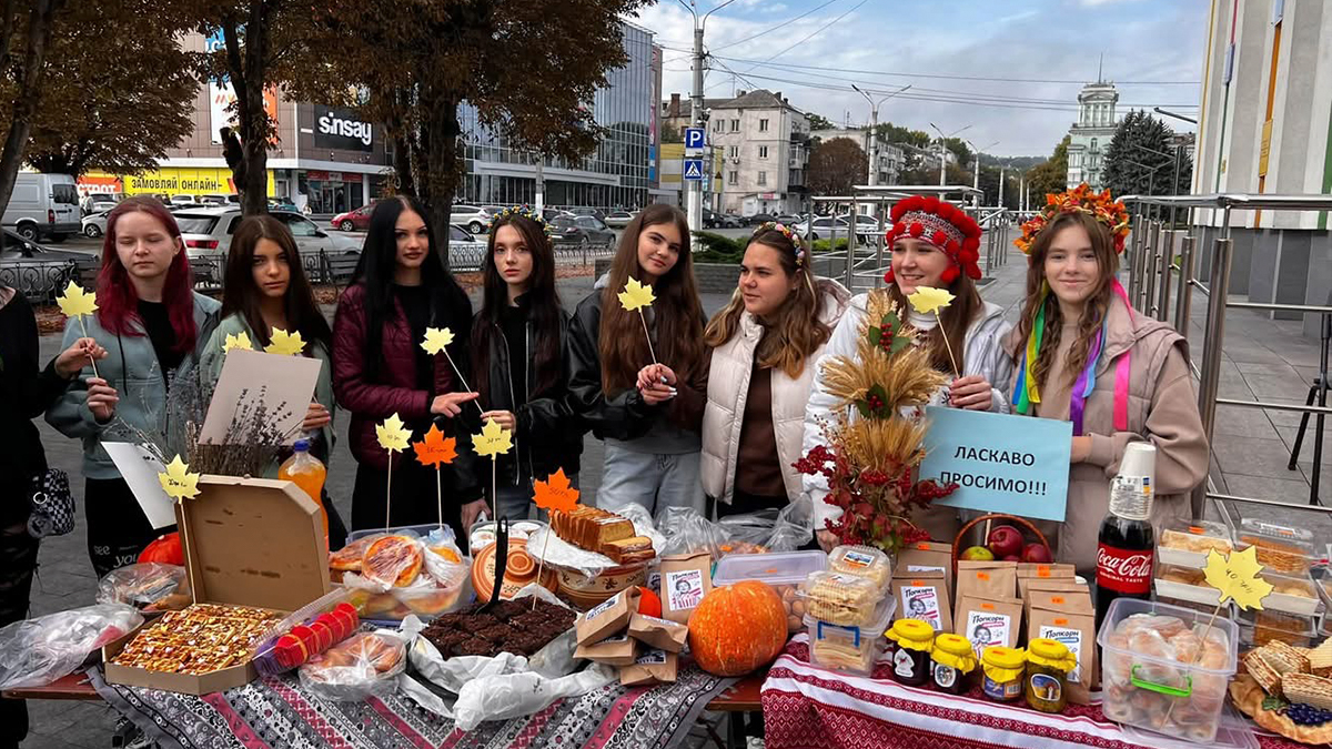 Благодійність в Ліцеї №16: учні провели ярмарок для допомоги ЗСУ 