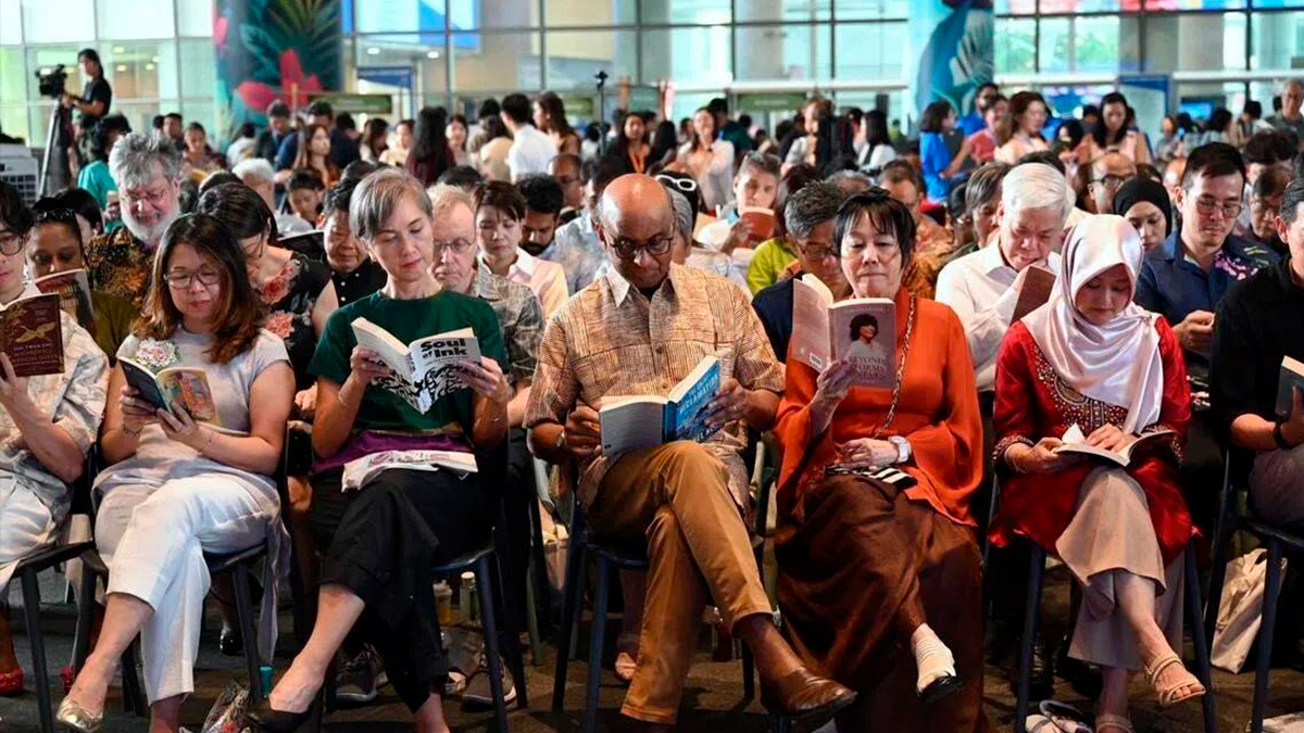 Гроші за читання: як Сінгапур платить громадянам за повернення до книжок