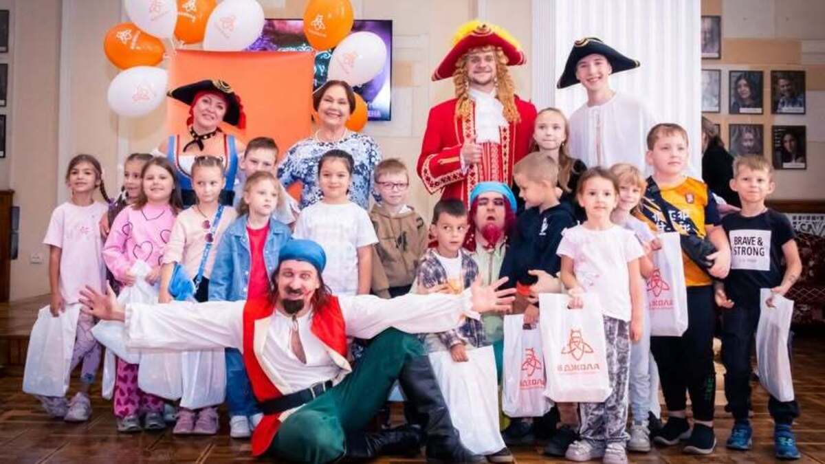 Свято родинного тепла: у театрі імені Лесі Українки відзначили Всенародний день батька