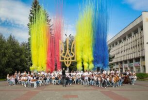 Флешмоб “Це — моє місто”: Кам’янське яскраво відзначило 276-ту річницю (фоторепортаж)